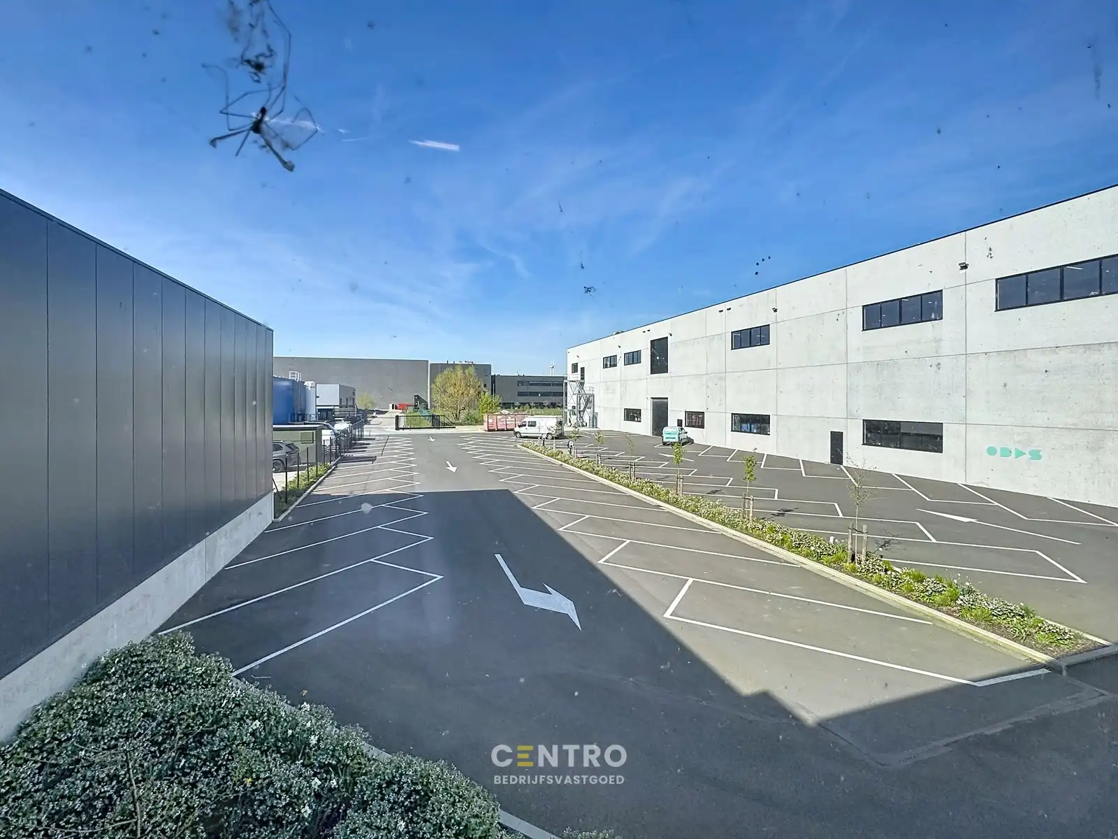 NB KMO-UNIT (227.20m²) met mezzanine (82.17m²) te koop met 2 private parkeerplaatsen voor de deur, elektrische sectionaalpoort en sanitair blok op industriezone "Herdersbrug" te 8000 Brugge foto 11