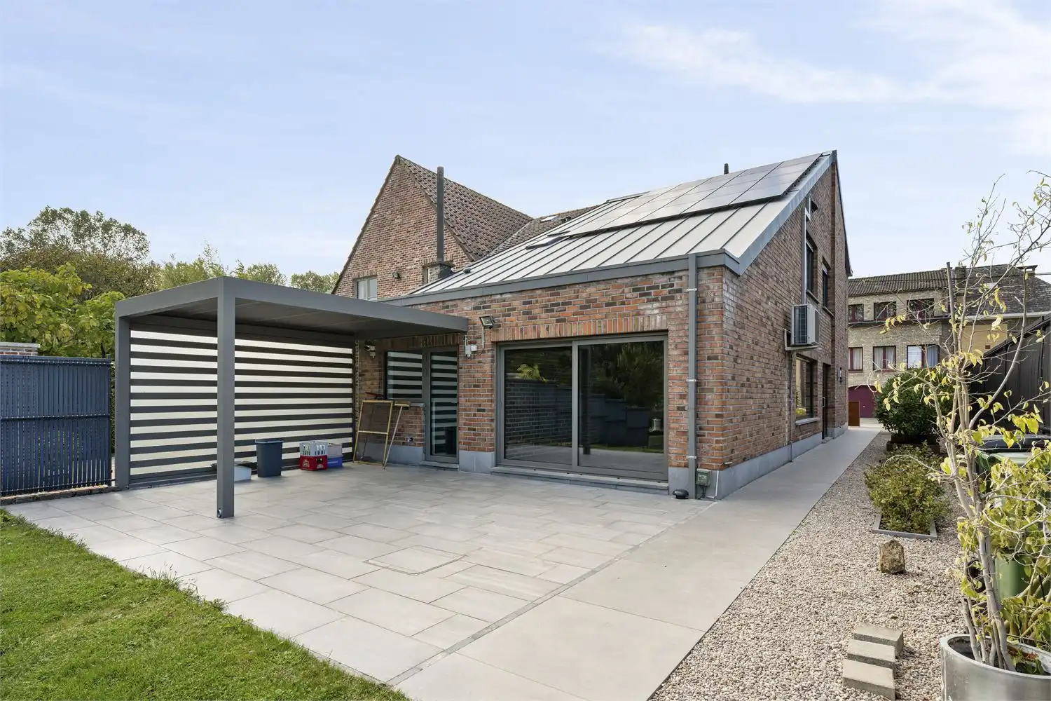 DE IDEALE GEZINSWONING MET ZALIGE TUIN OP EXCLUSIEVE LIGGING DOODLOPENDE STRAAT foto 11