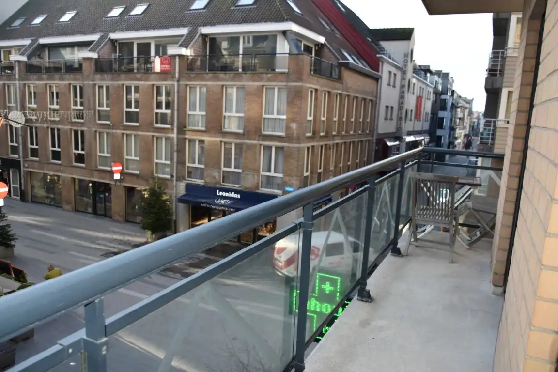 Centraal gelegen appartement met 2 slaapkamers foto 17