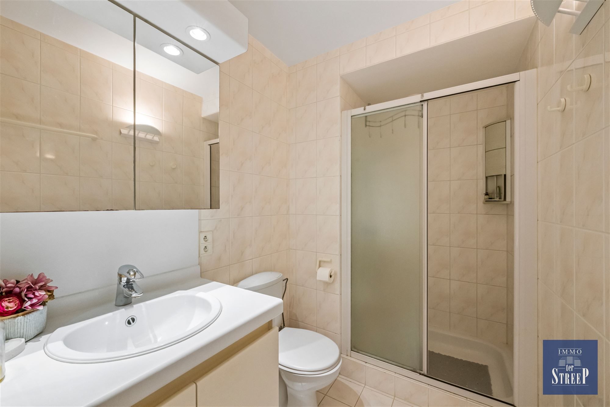 Studio met prachtig zijdelings zeezicht foto 11