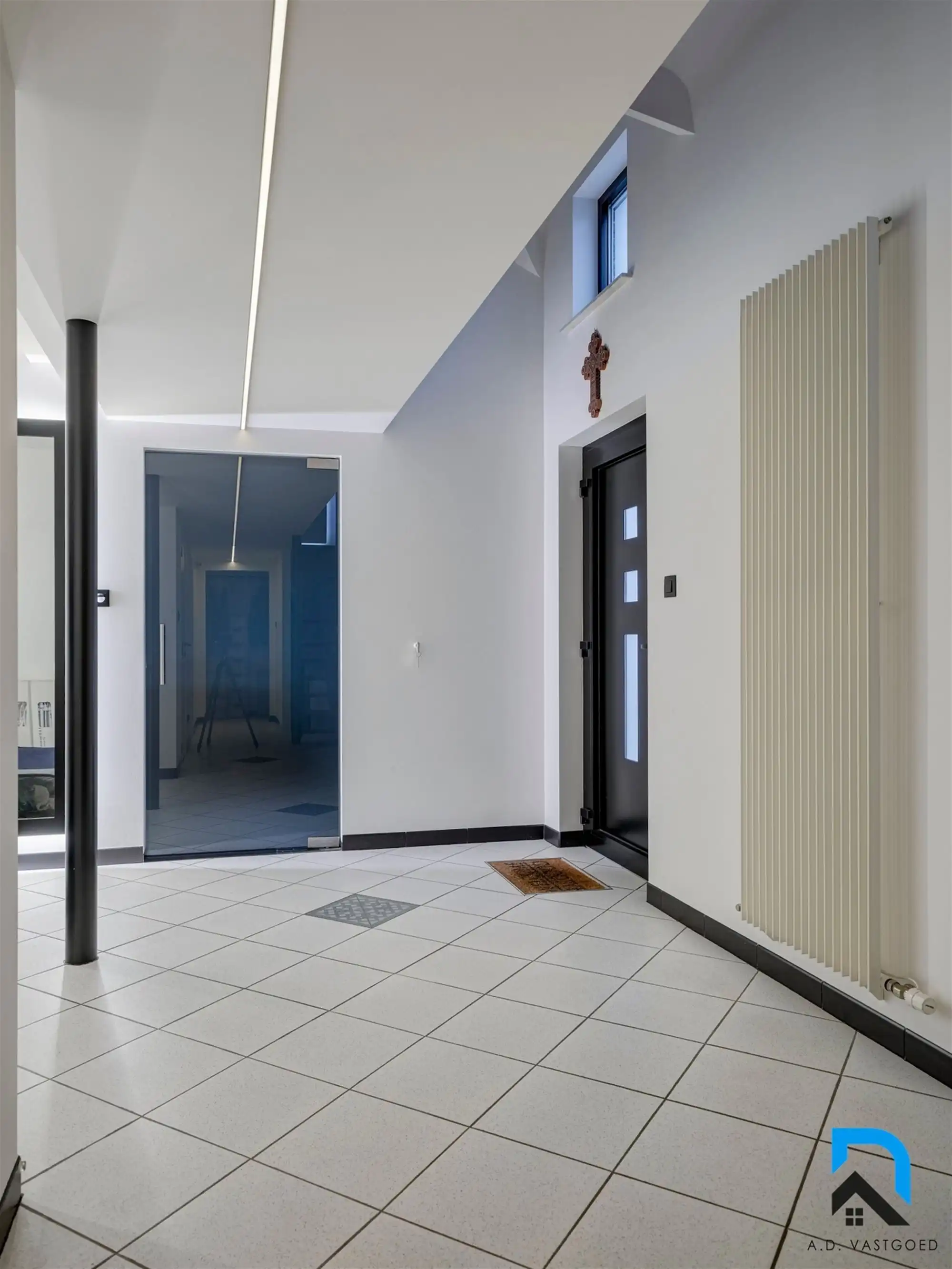 Ruime woning met prachtige tuin foto 4