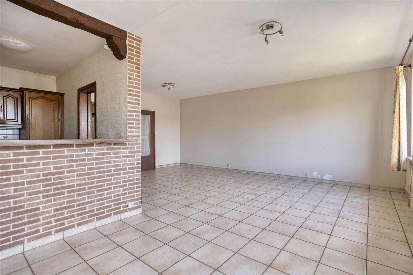 Super gelegen gelijkvloers appartement met voortuintje en garage foto 7