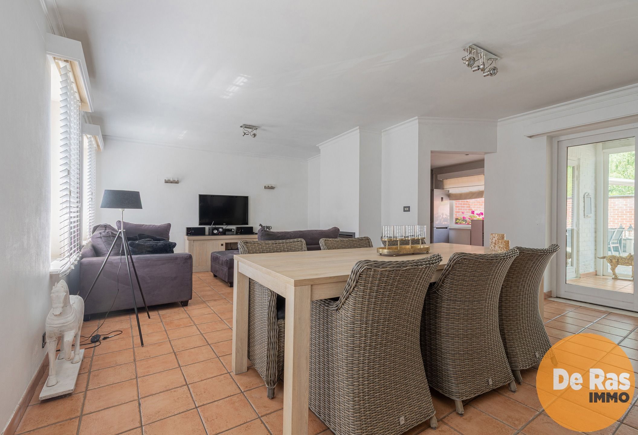 NIEUWERKERKEN–Gezellige woning met terras, centrale ligging! foto 5
