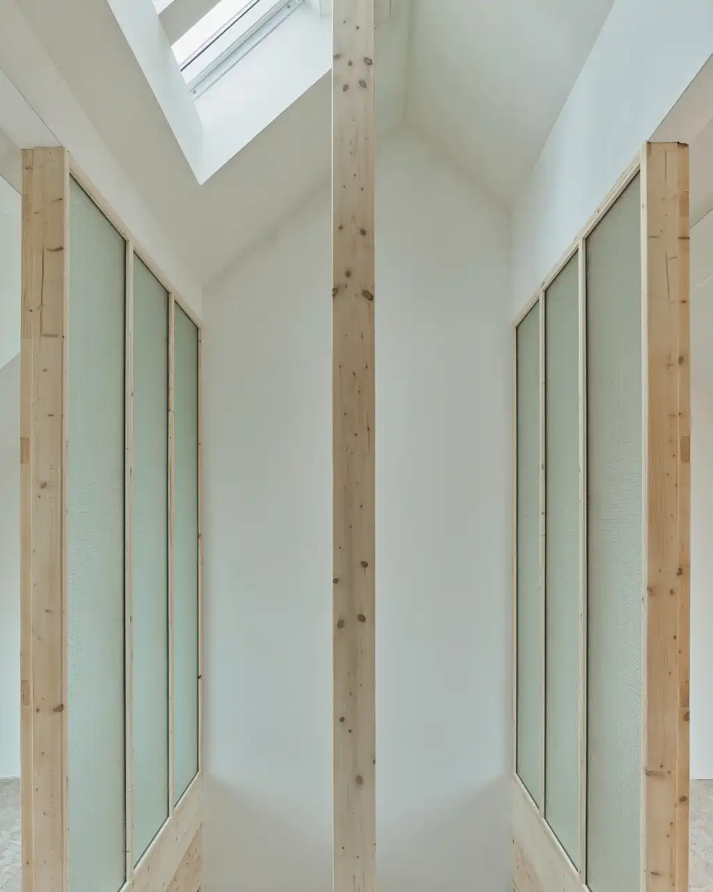 Architecturale woning ontworpen door&nbsp;GAFPA&nbsp;architecten met tuin, garage en atelierruimte op een boogscheut van het stadscentrum. foto 12