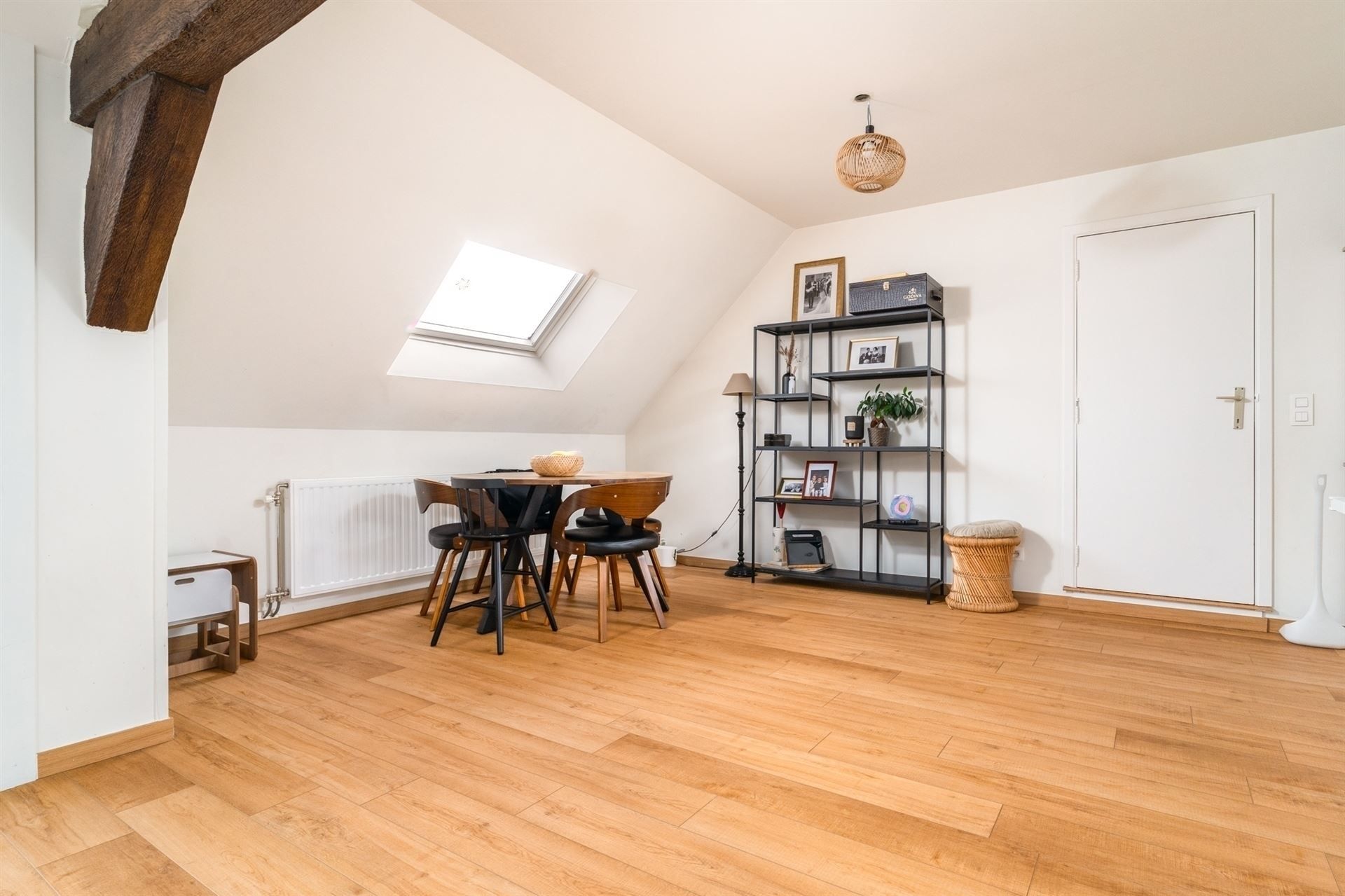 Ruim 2-slpk app met autostaanplaats nabij centrum Mechelen foto 8