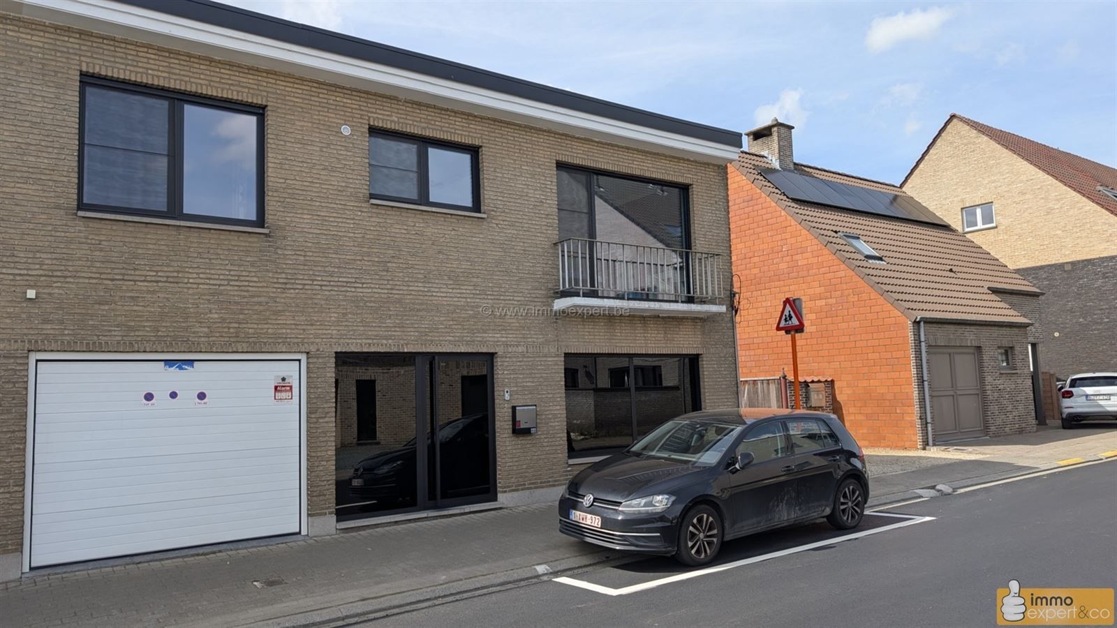 AFFLIGEM: Volledig gerenoveerde woning met 5 slpks foto {{pictureIndex}}