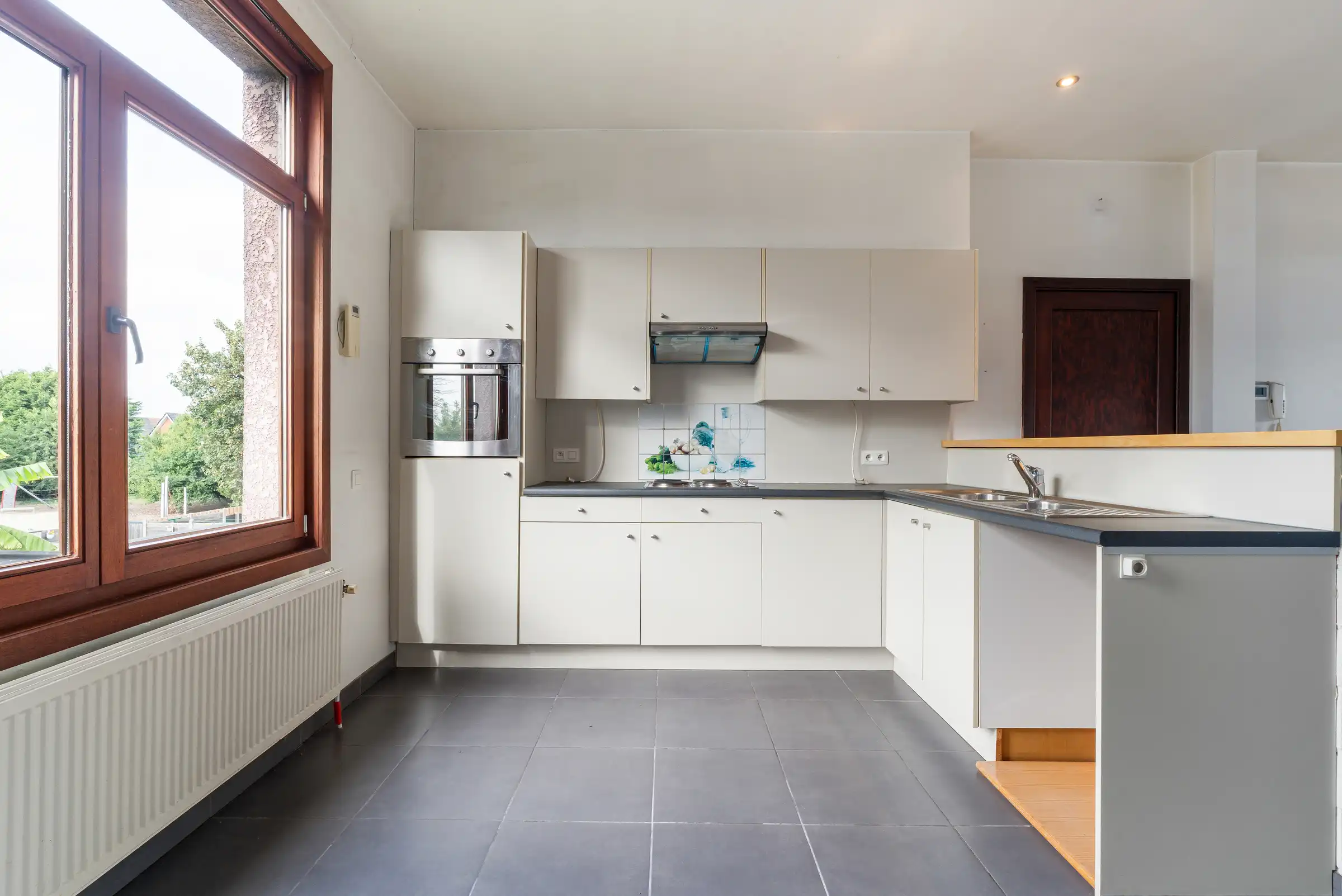 Voormalige pastorij op 520 m² met garage foto 11