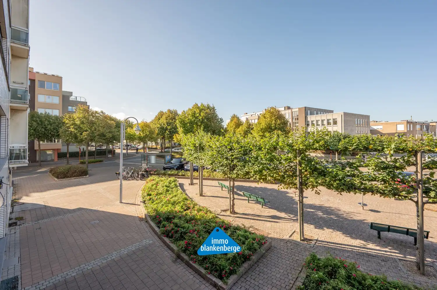 Zeer Ruim en Stijlvol gerenoveerd appartement van 232m² op een toplocatie vlak bij het strand. foto 30