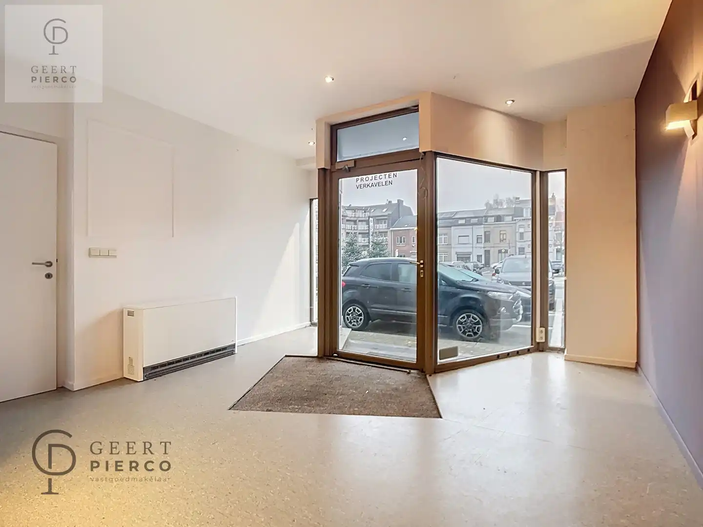 Handelruimte te midden van het commerciële stadscentrum. foto 5