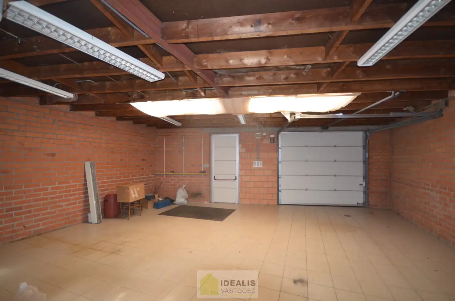 IDEALIS VASTGOED - Handelspand van +-185m² op een gunstige commerciële locatie, de Peltanusstraat te Pelt (Overpelt) met ruim voldoende parkeergelegenheid in de omgeving. foto 12