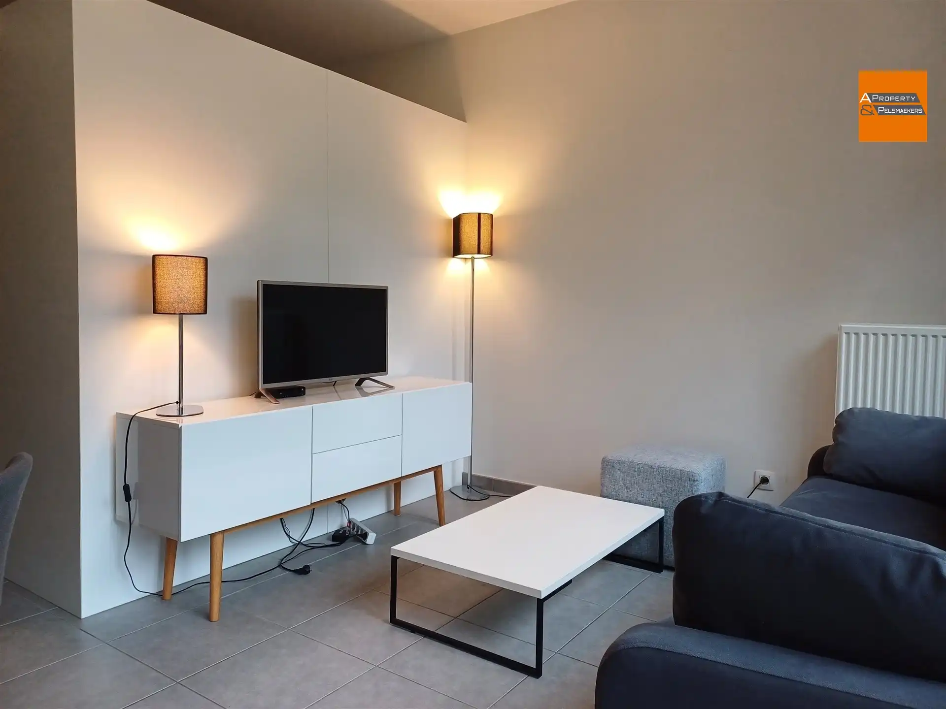 Ruime gemeubileerde studio met parkeerplaats en kelder foto {{pictureIndex}}