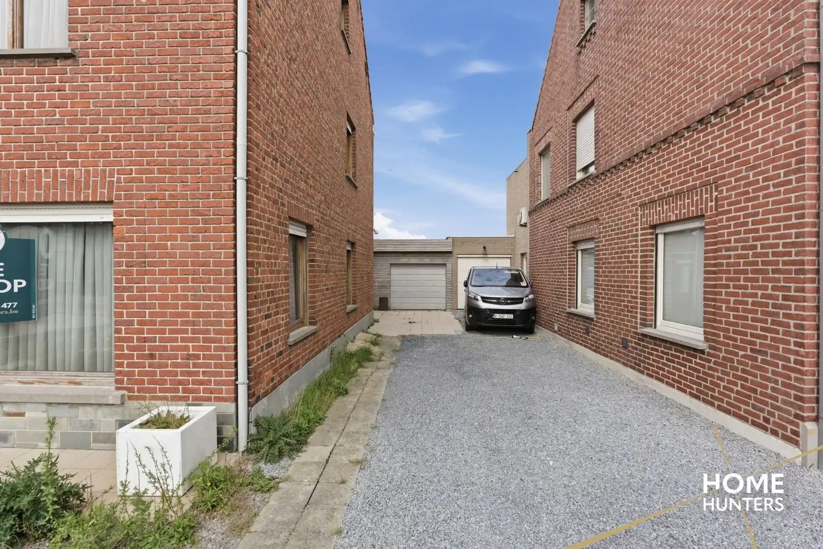 Halfopen te renoveren woning met 4 slaapkamers, ruime tuin en garage op gunstige locatie te Ieper foto 28