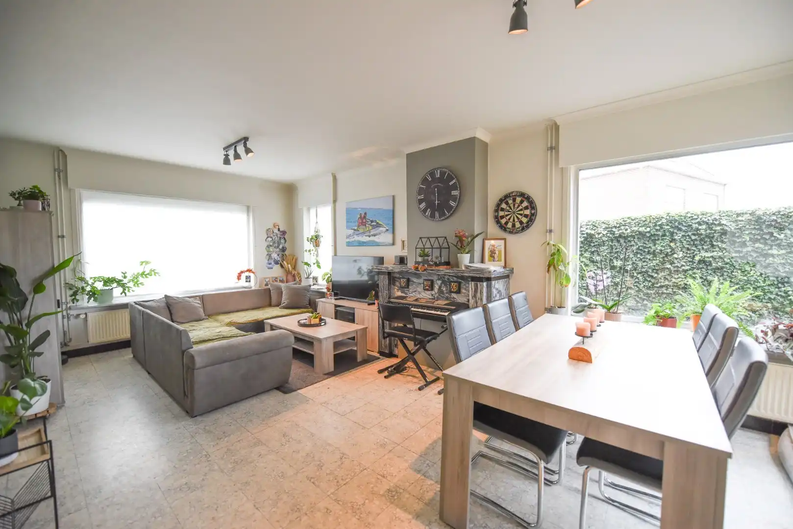 Centraal gelegen, halfopen bebouwing TE HUUR in Oeselgem! foto 2