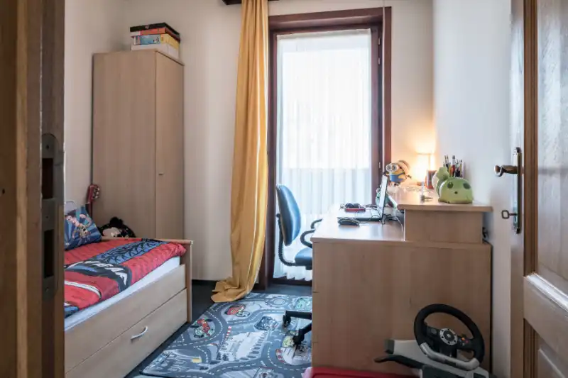 --- NIEUW --- Gunstig gelegen lichtrijk appartement met 2 slaapkamers + garagebox. foto 7