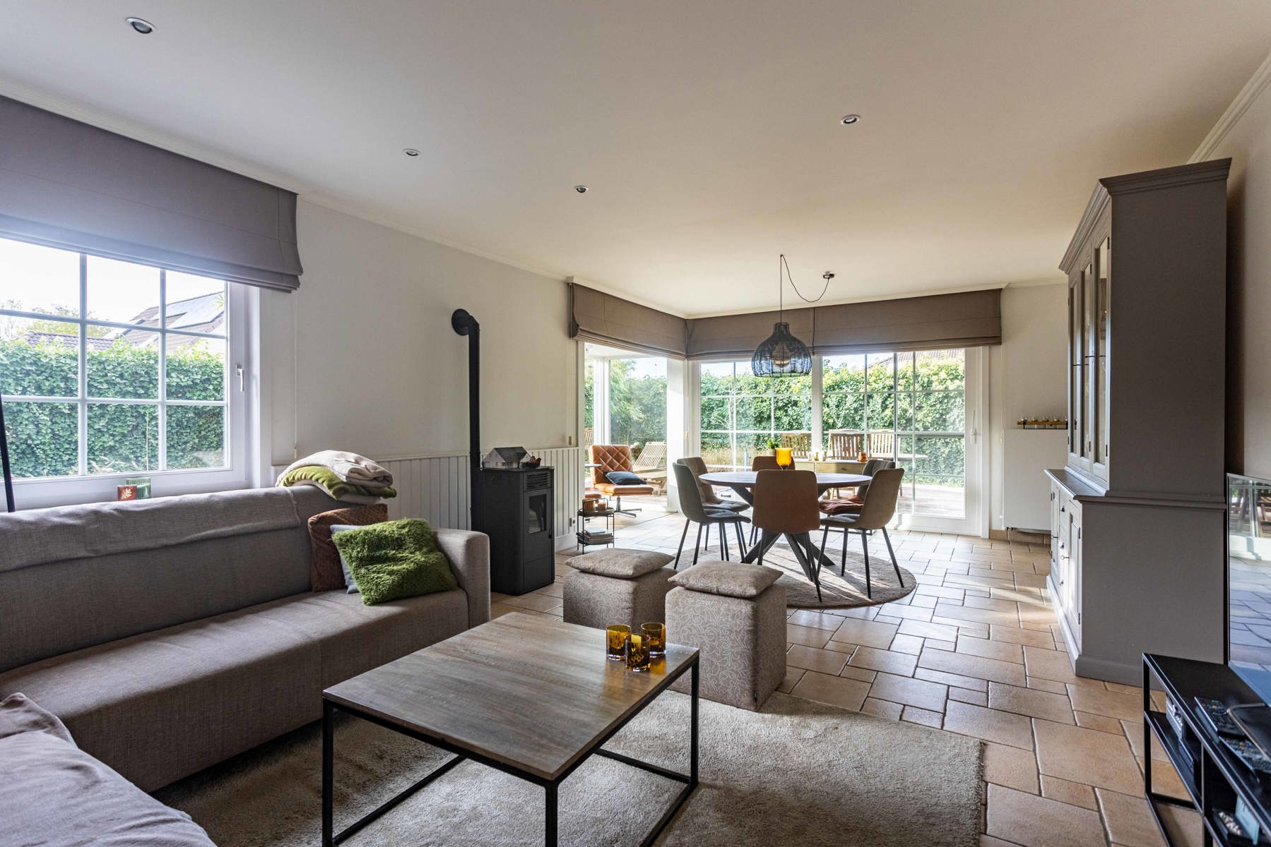 Te koop: Gezinswoning met praktijkruimte in een rustige wijk foto 4