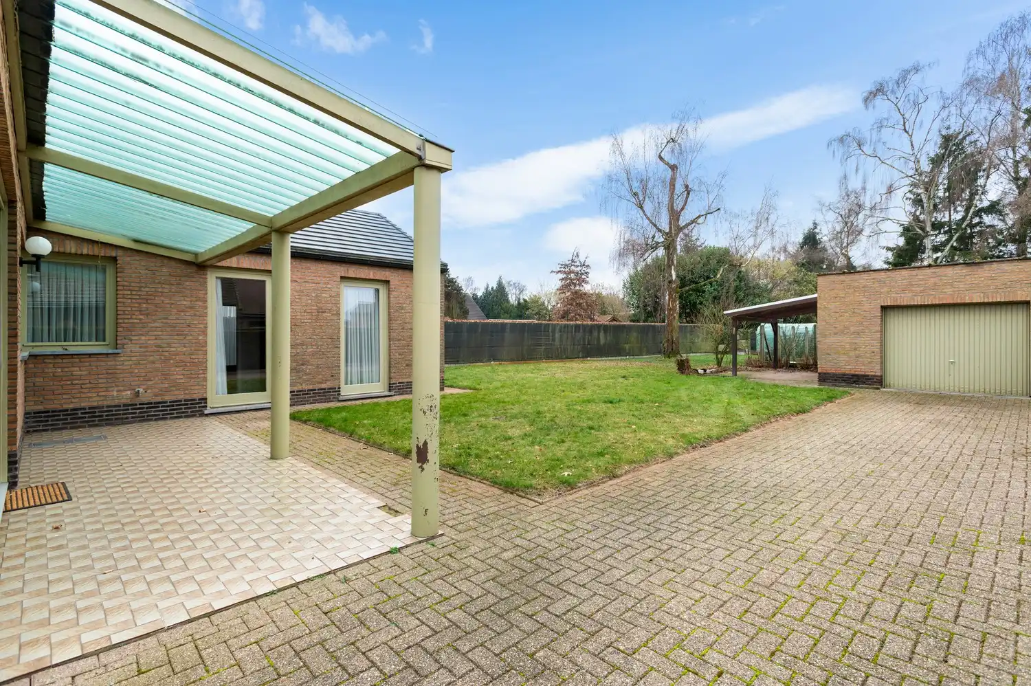 Vrijstaande laagbouw met 2 garages in rustige wijk te Zoersel! foto 14