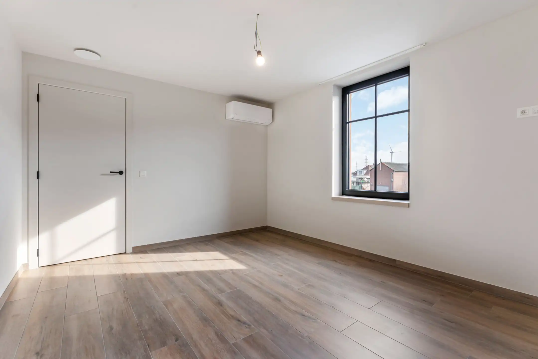 Charmante nieuwbouwwoning met carport te Zichen.  foto 13