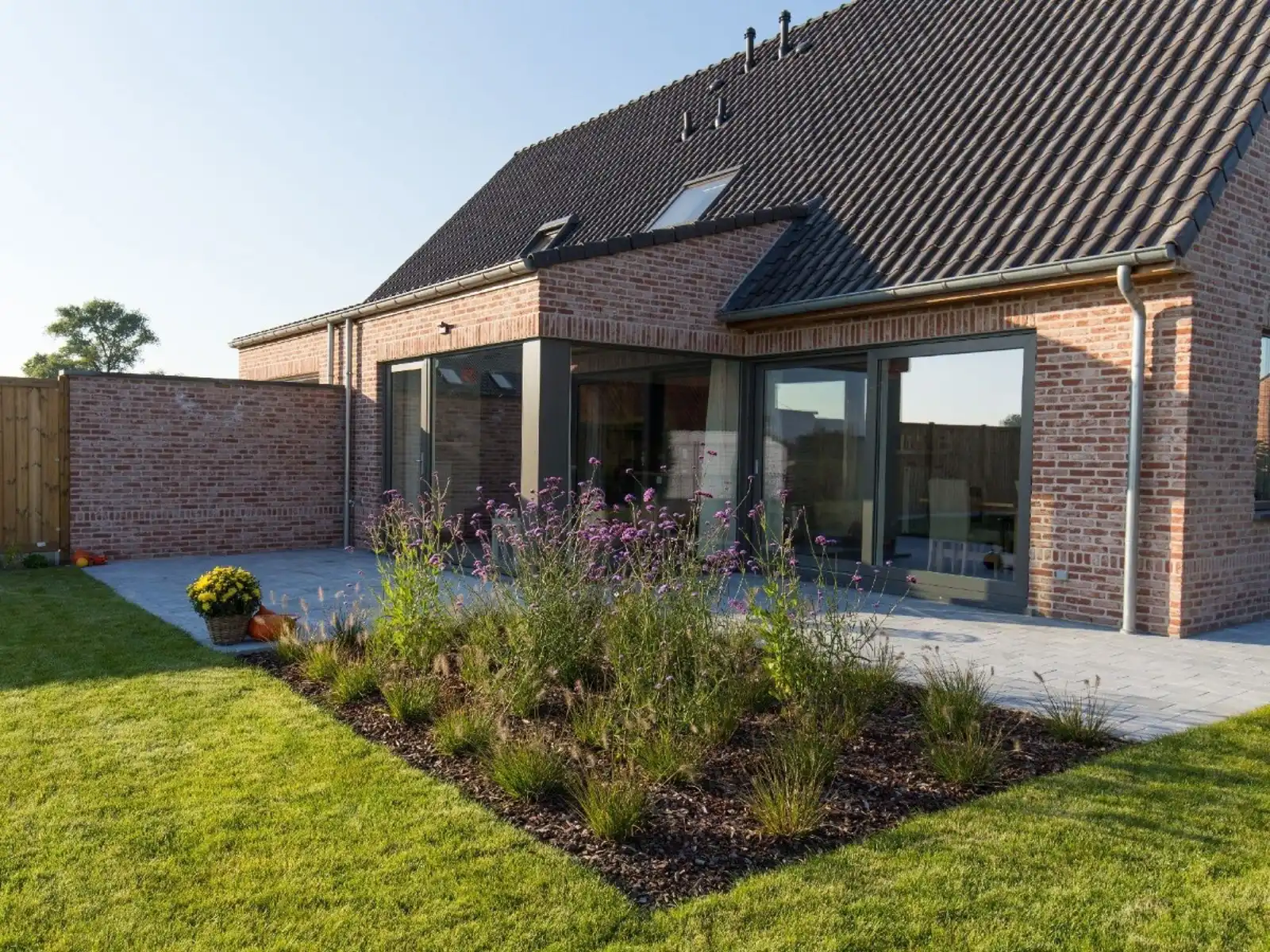 Gezinswoning met landelijk zicht, 3 slaapkamers, garage. foto 2