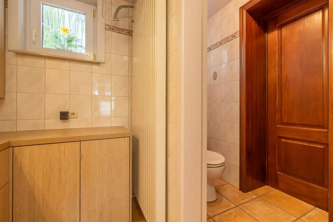 Karaktervolle en instapklare woning met zonnige tuin nabij het Gras- en Crauwelsbos foto 18
