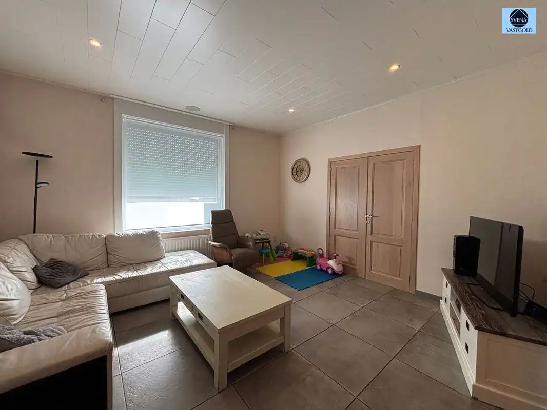 GERENOVEERDE WONING MET 3 SLAAPKAMERS EN TUIN foto 3