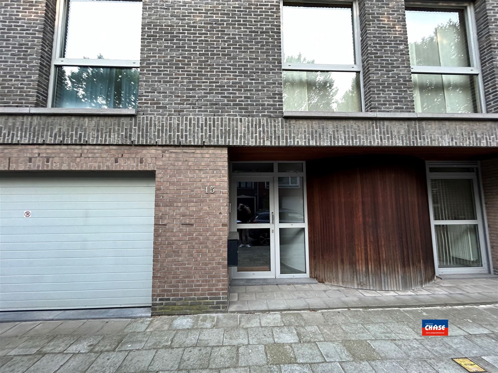 Moderne duplex met 2 slaapkamers, terras en gedeelde garage foto 14