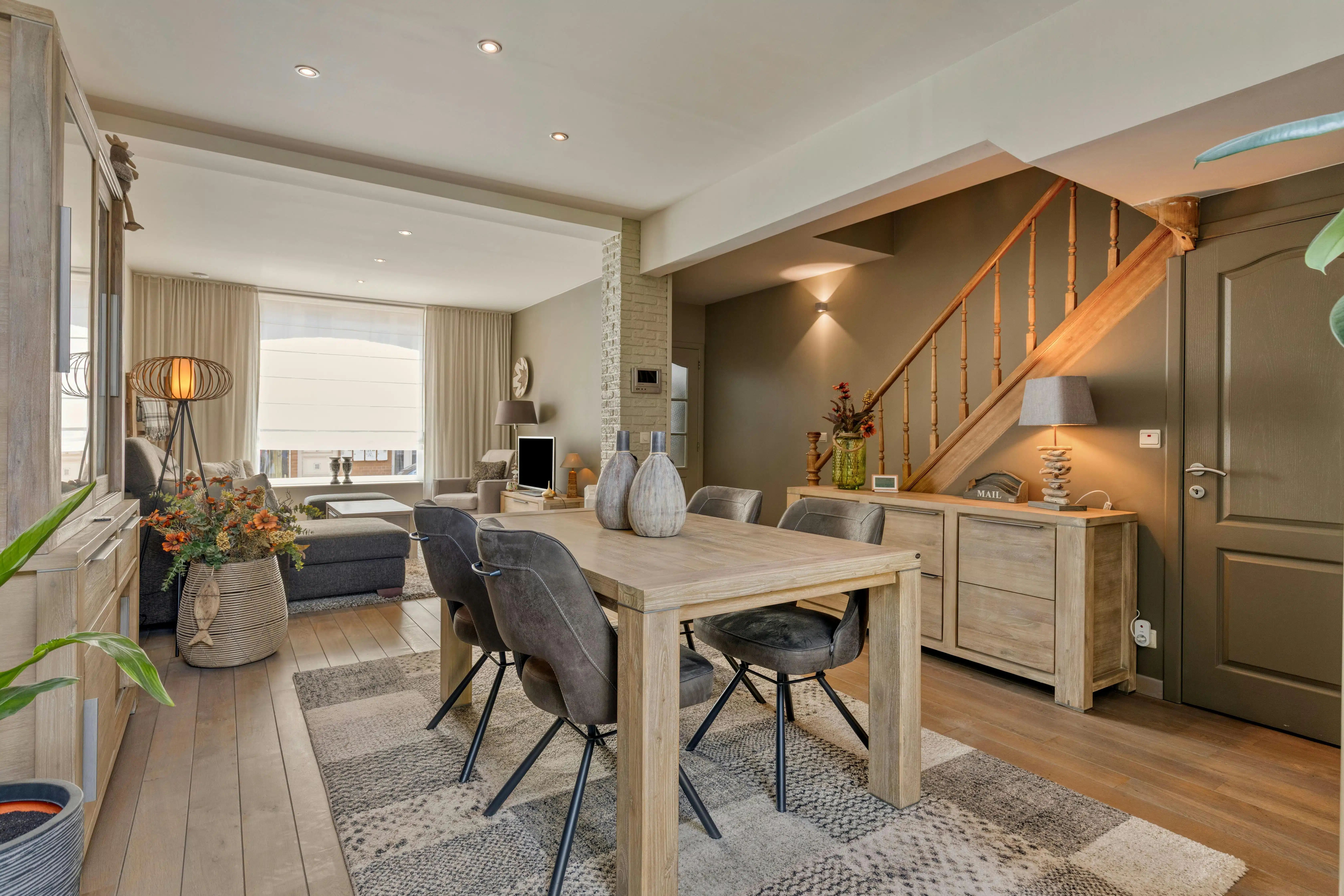 Karaktervolle woning met 4 slaapkamers in Knokke centrum foto {{pictureIndex}}