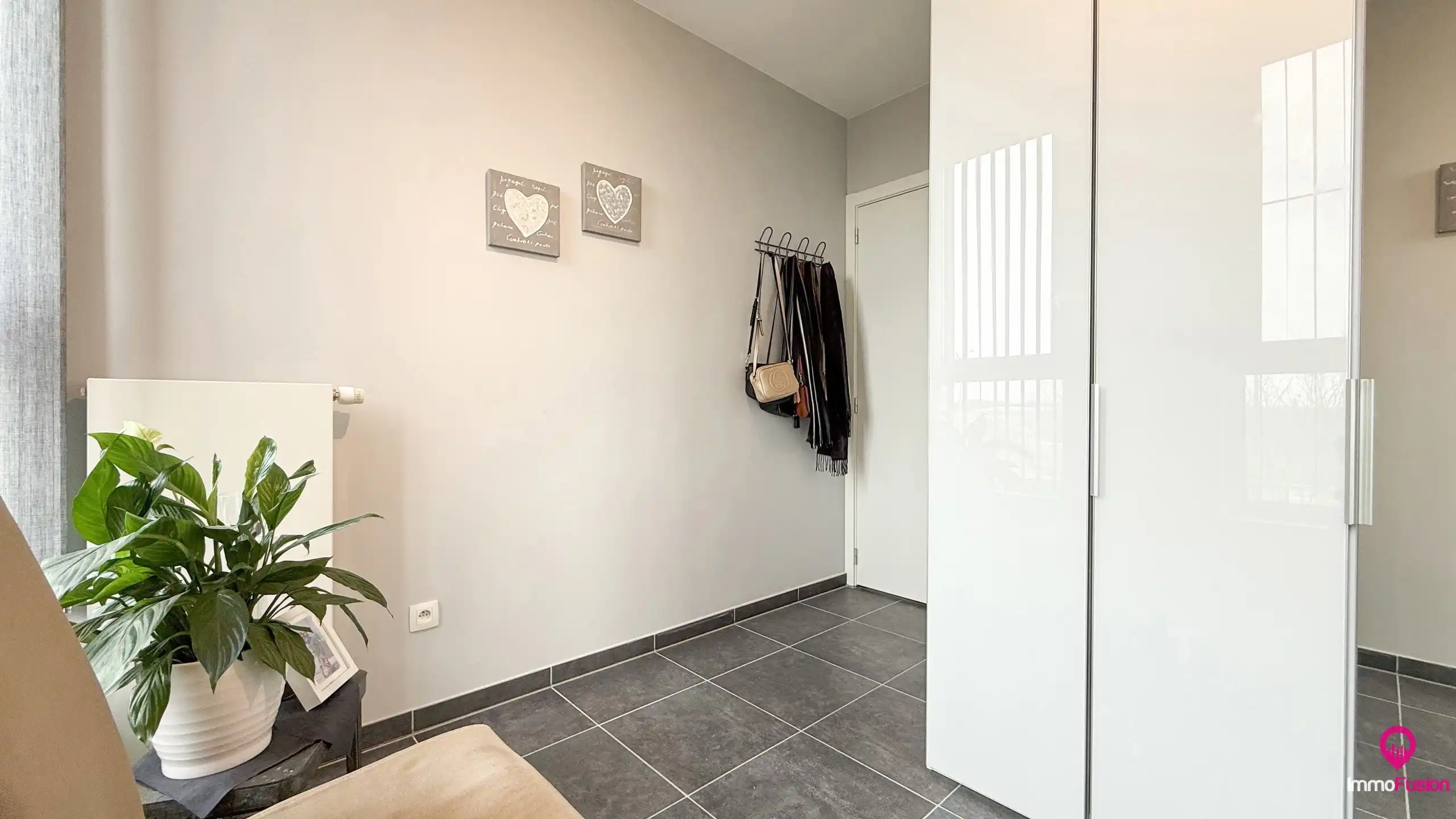 Modern appartement , bemeubeld met vrij uitzicht en parkeerplaats! foto 25