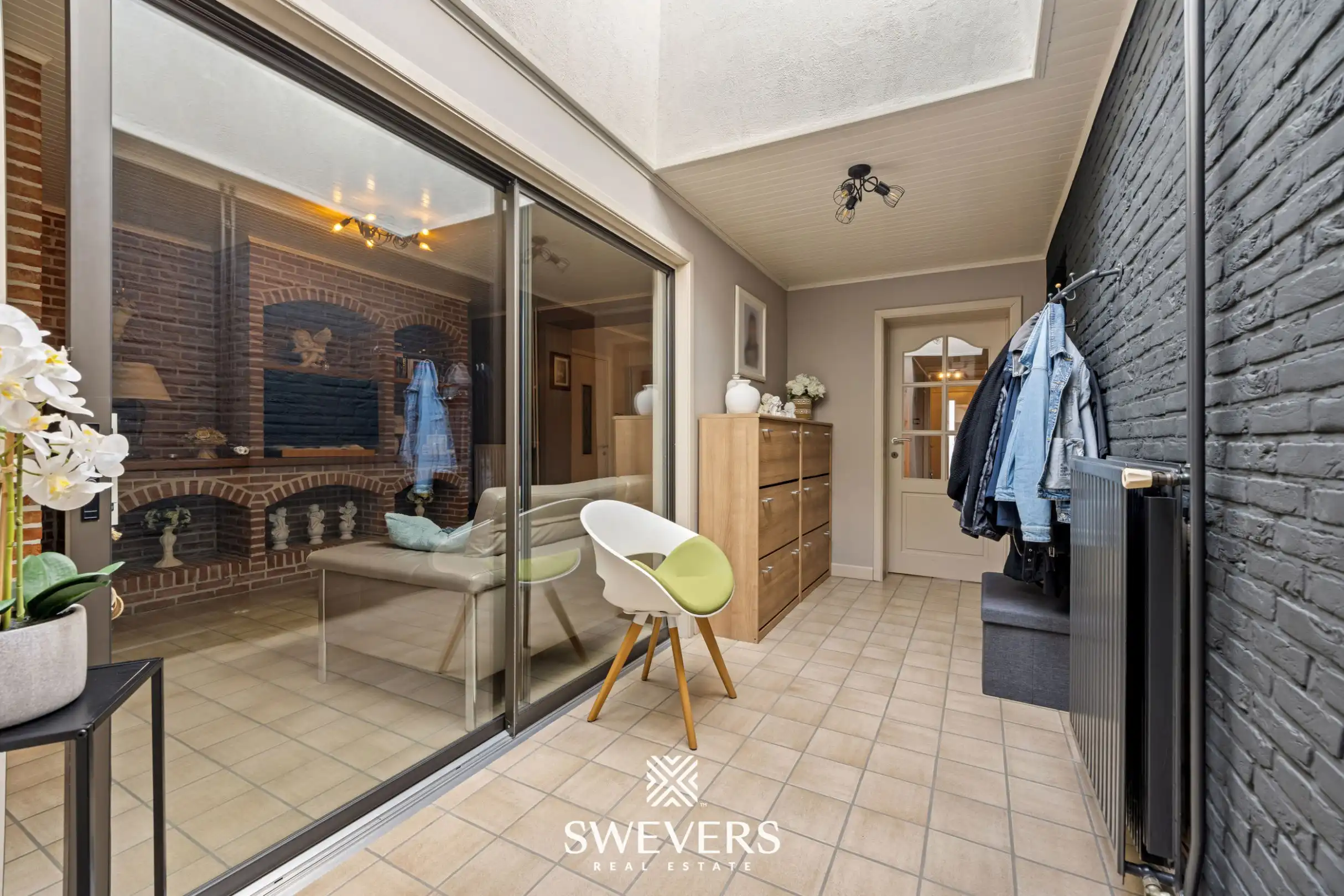 Gezinswoning met bureau, vier slaapkamers en zonnige tuin foto 10