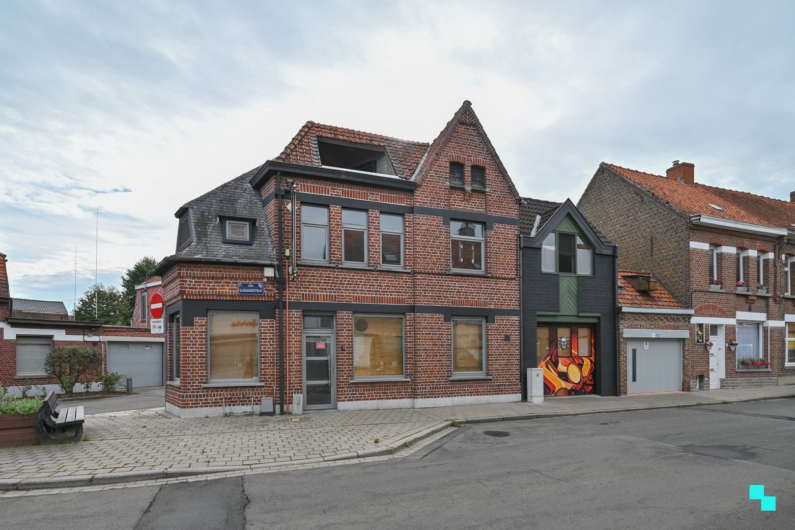 Handelswoning op uiterst zichtbaar hoekperceel te Izegem foto 27