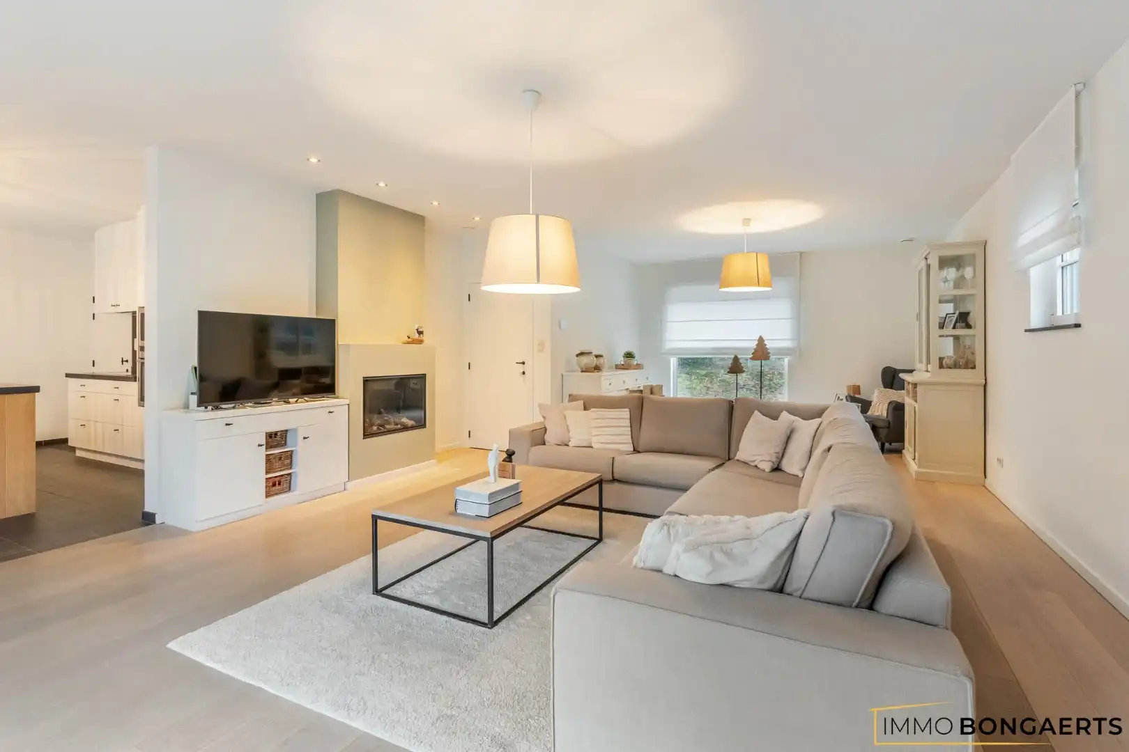 Prachtig afgewerkte woning met praktijkruimte foto 7