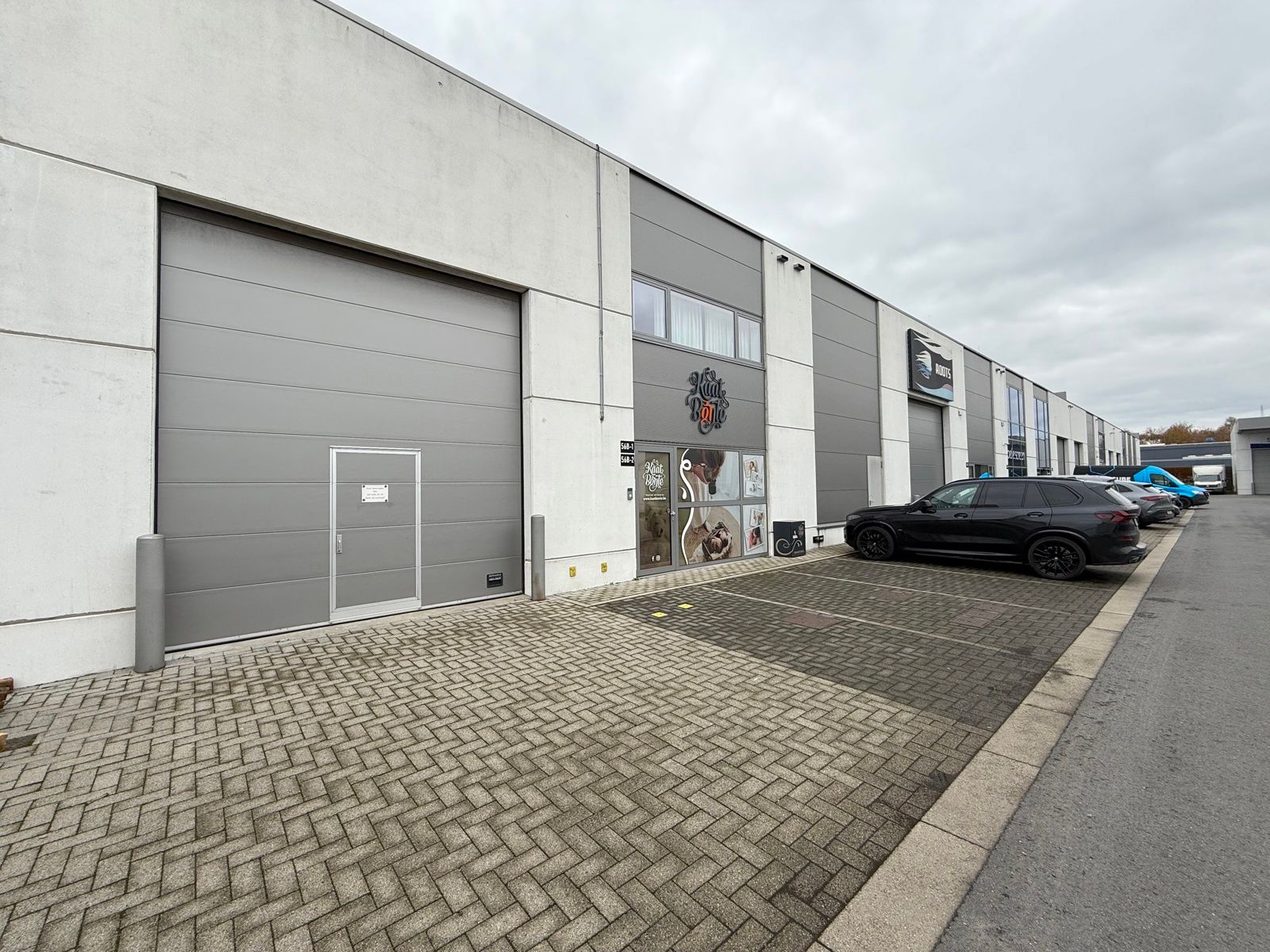 Perfect afgewerkt industriepand met kantoor en loods foto 37