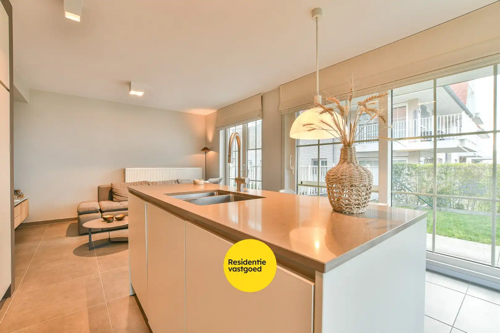 Gelijkvloers 2-slaapkamerappartement met tuin op toplocatie vlakbij de zee!  foto 19