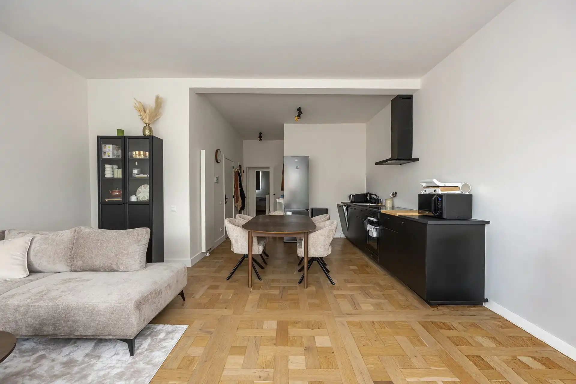 Gerenoveerd tweeslaapkamer appartement te Deurne-Zuid foto {{pictureIndex}}