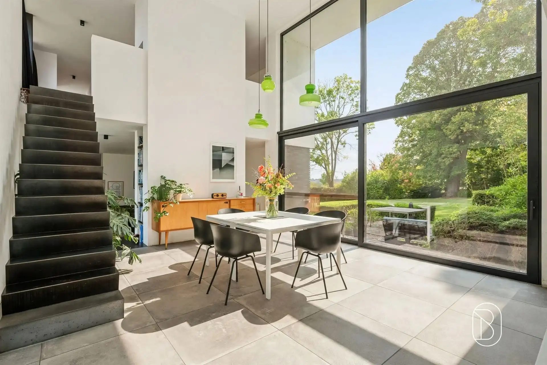 Ruime moderne villa met 6 slpk & prachtige tuin op 2200M2 foto 9