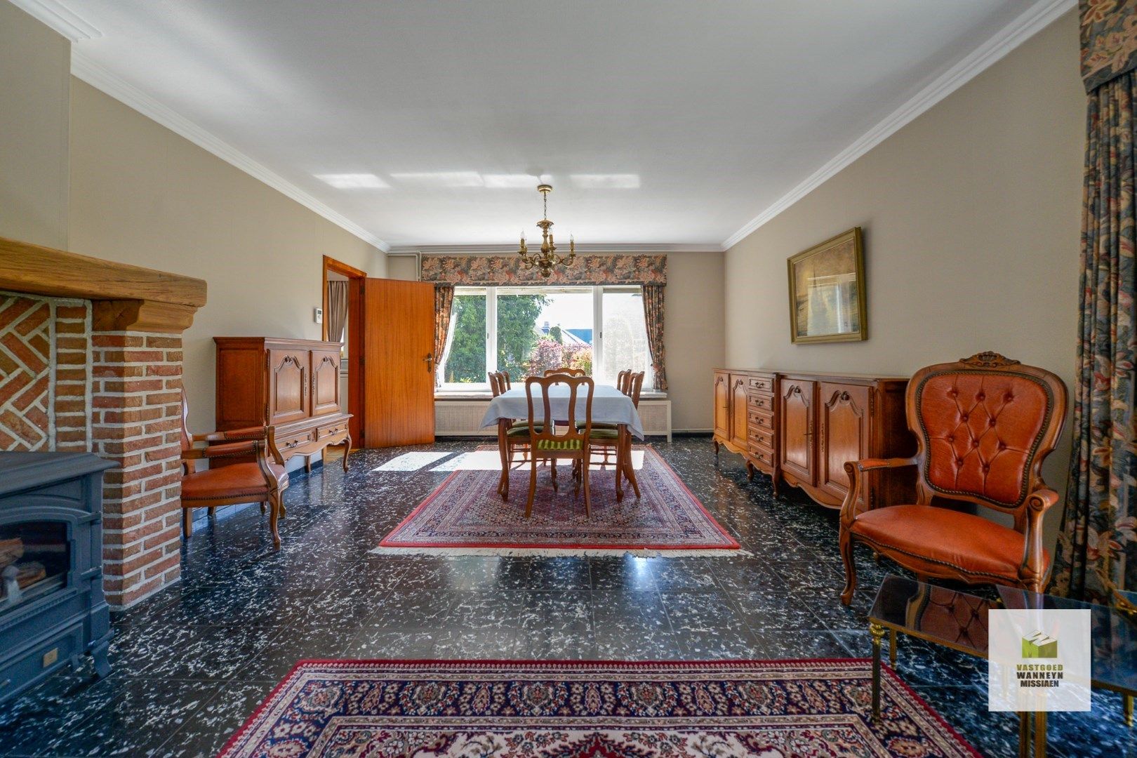 Ruime te renoveren villa met 4 slaapkamers en loods op 1696m2 te centrum Wingene foto 7