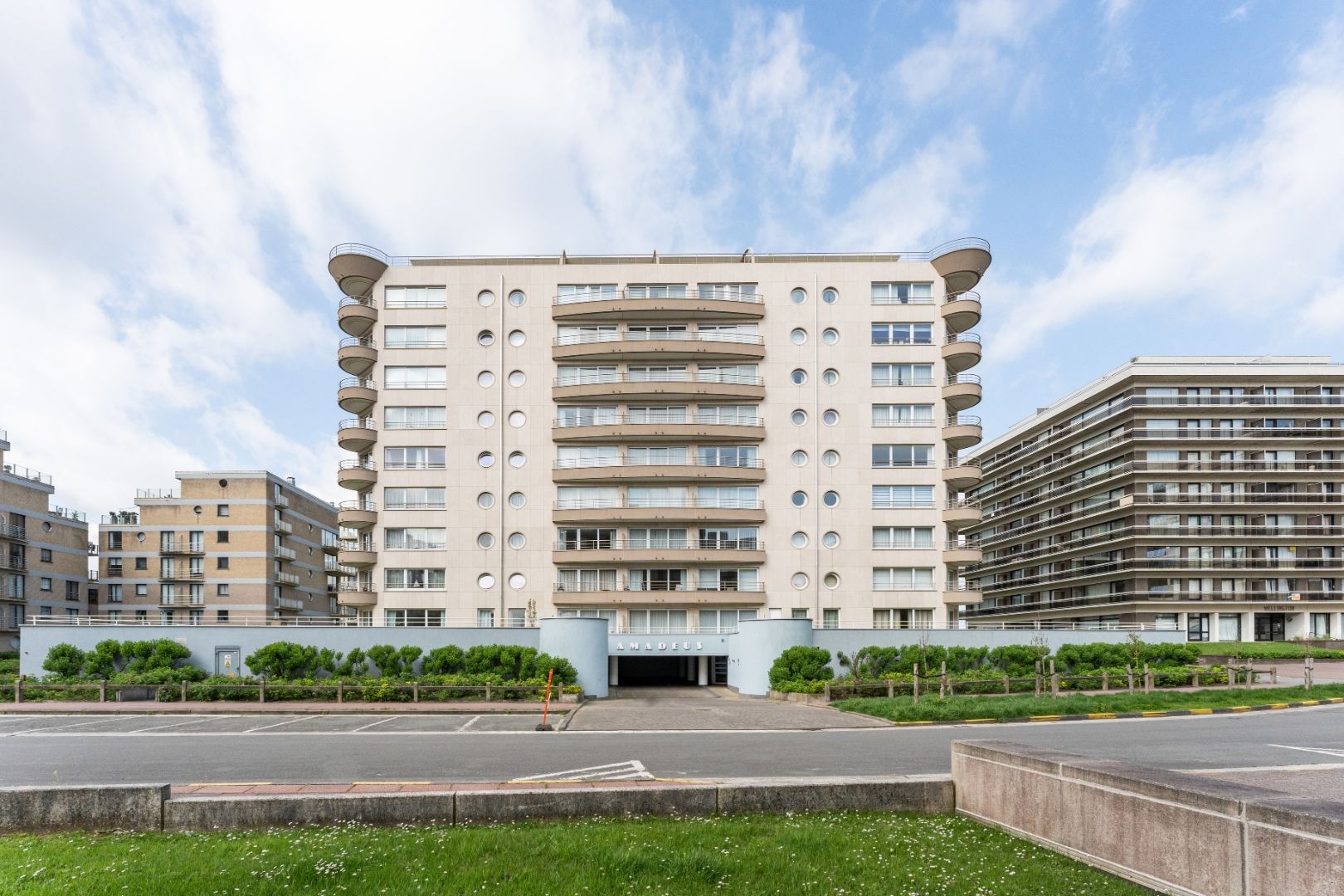 Garage te koop foto {{pictureIndex}}