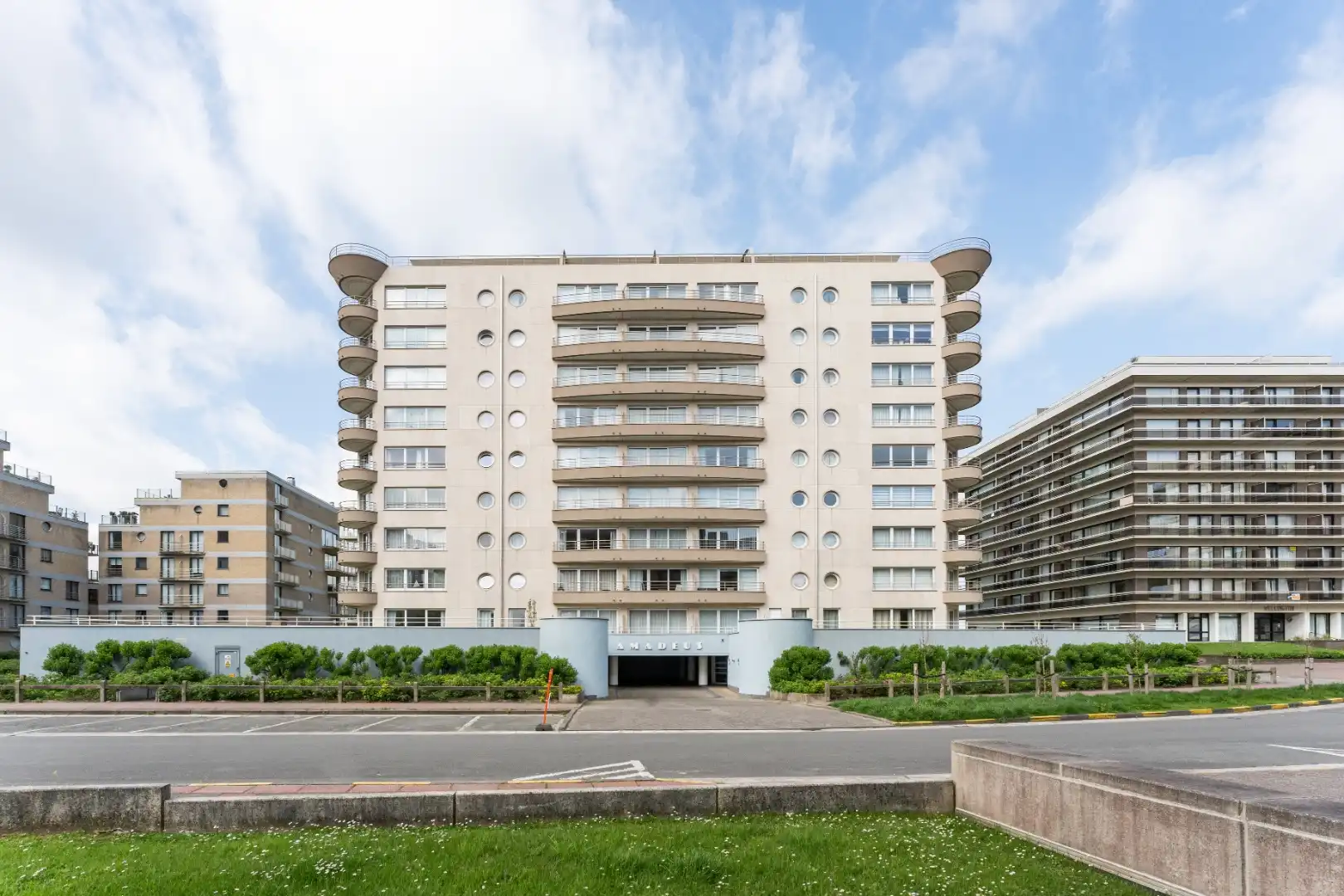 Garage te koop foto {{pictureIndex}}