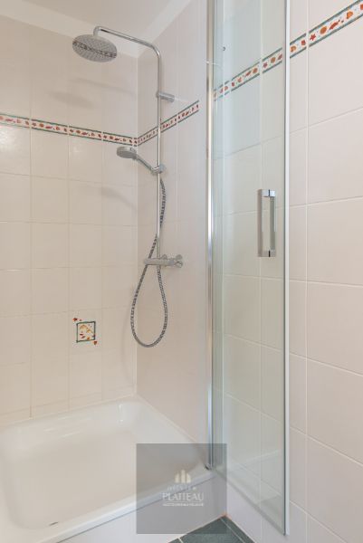 Ruim zongericht appartement met 2 slaapkamers. foto 18