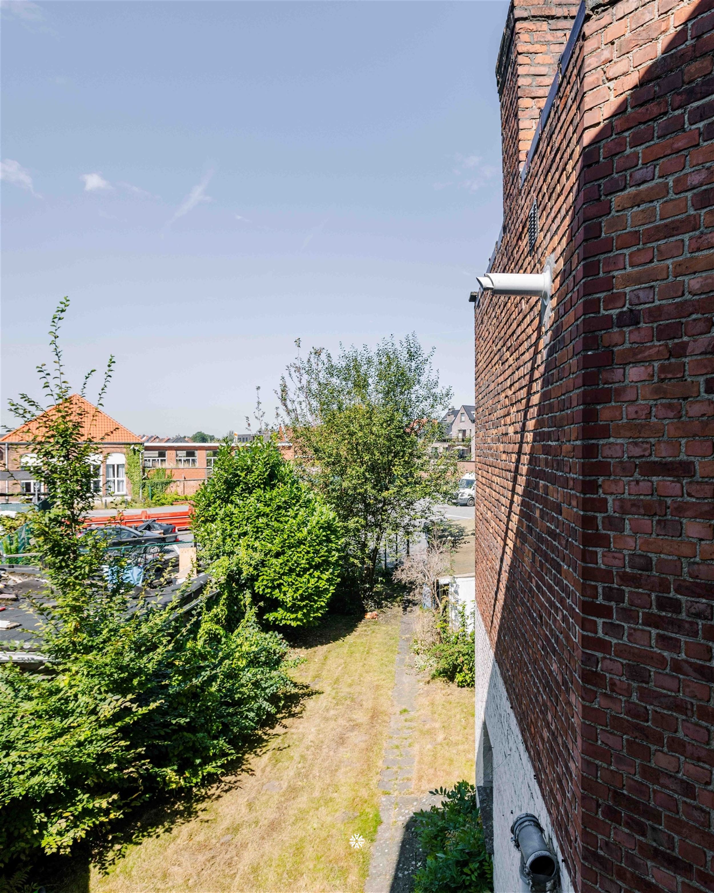 Te renoveren woning op een centrale locatie in Sint-Niklaas foto 12