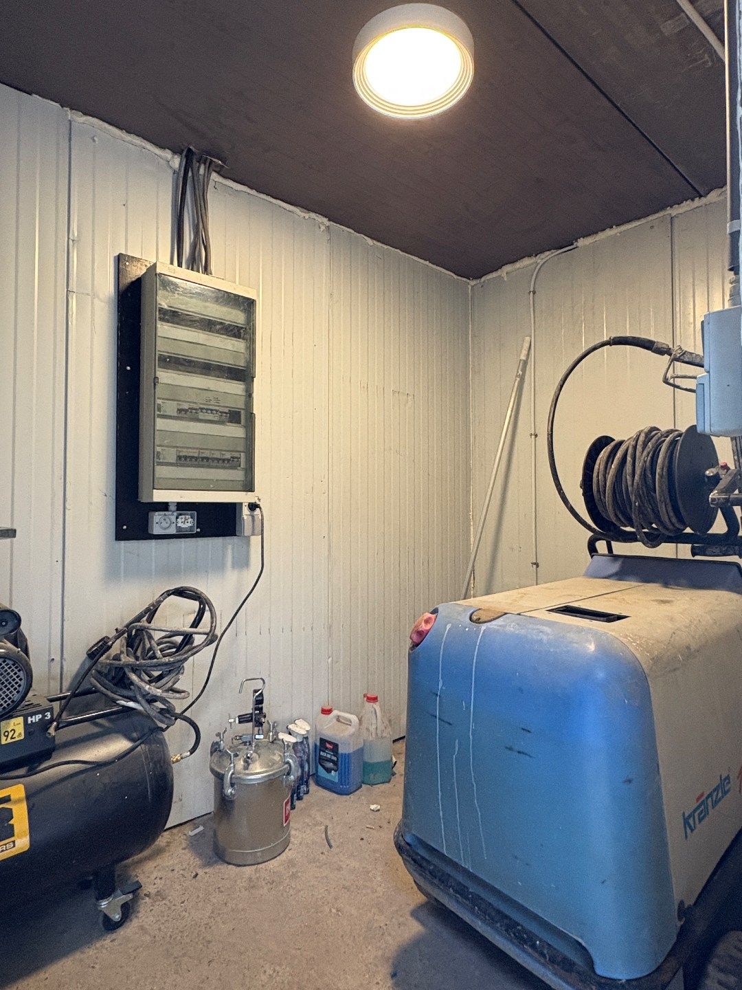 Loods te huur van +- 157m² voor 450 euro/maand. foto 5