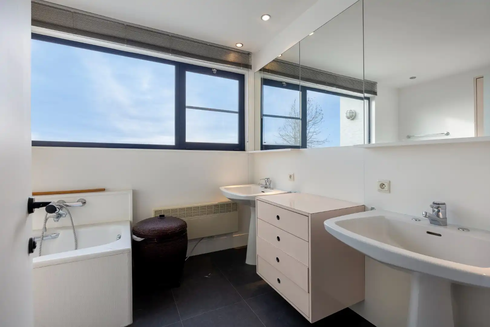 !! NIEUWE VOORWAARDEN !! Villa op een uiterst exclusieve locatie aan een prachtig privémeer foto 30