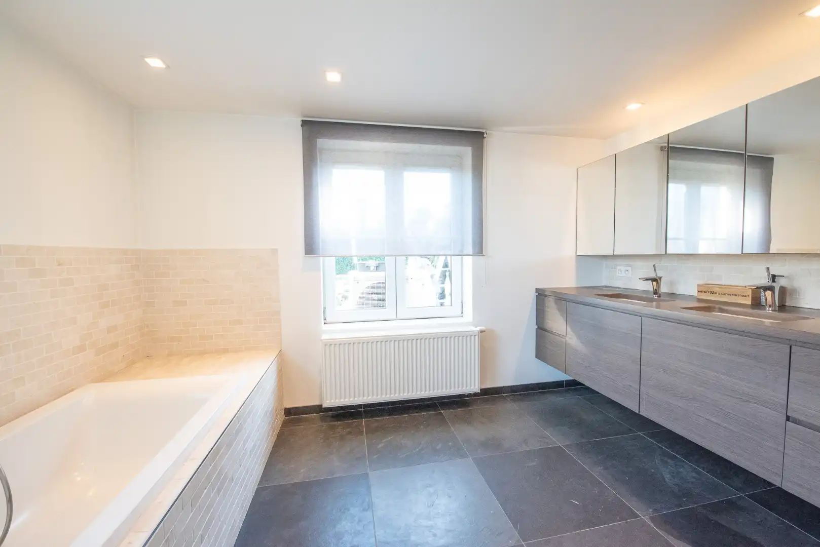 Charmante en ruime woning te huur met tuin en garage. foto 11