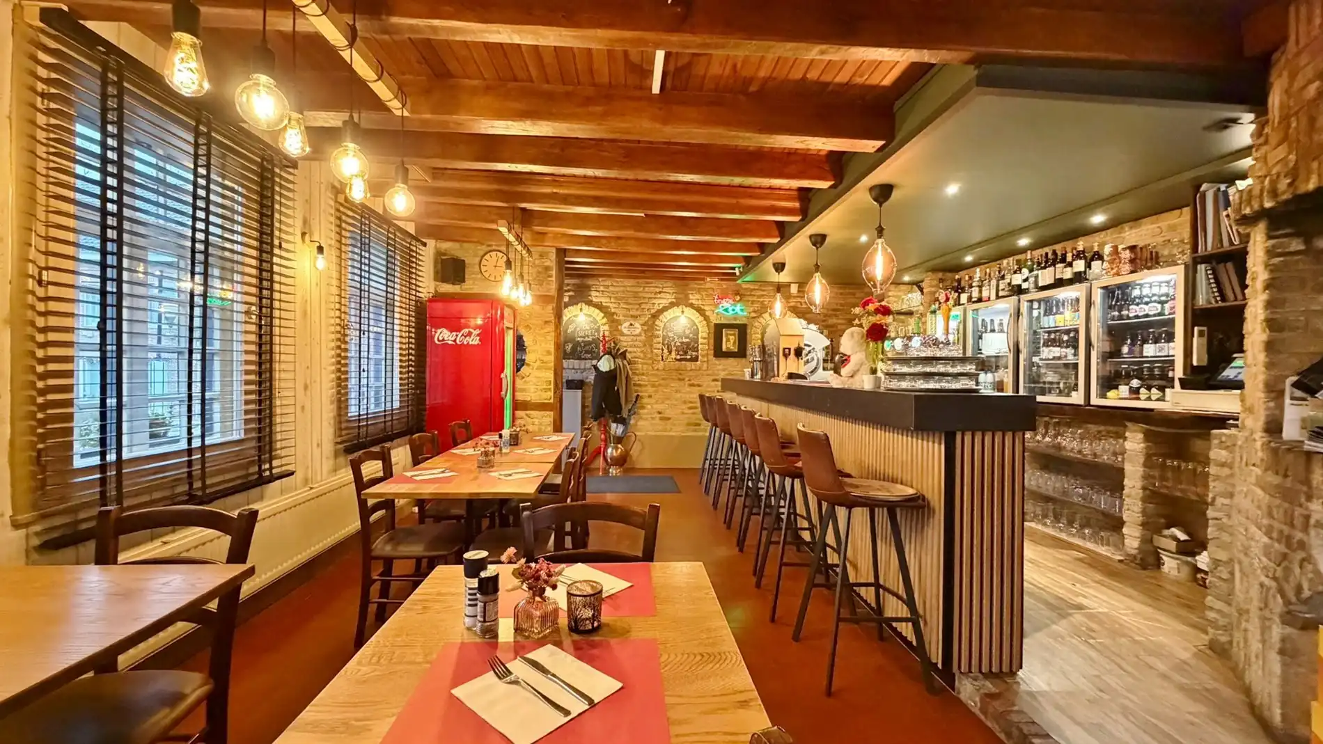 Unieke kans: Instapklaar restaurant met woonst in hartje Watou foto 4