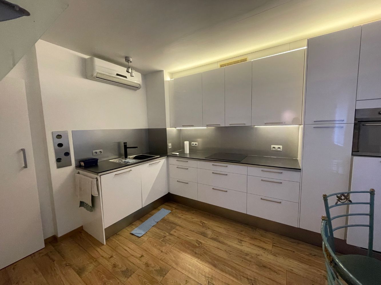 Instapklaar appartement in een charmant gebouw dichtbij de Zeedijk. foto 6