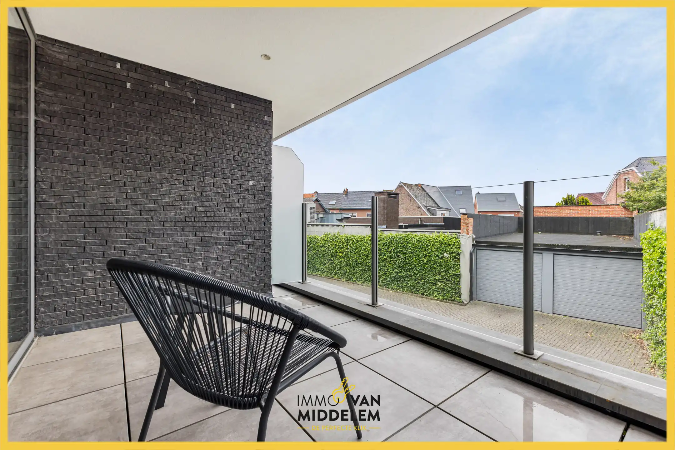 INSTAPKLAAR APPARTEMENT MET 2 SLPKS, 2 TERRASSEN EN GARAGE foto 5