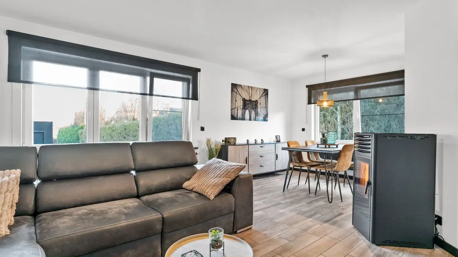 Woning met 2 slaapkamers, ruime garage en tuin foto 7