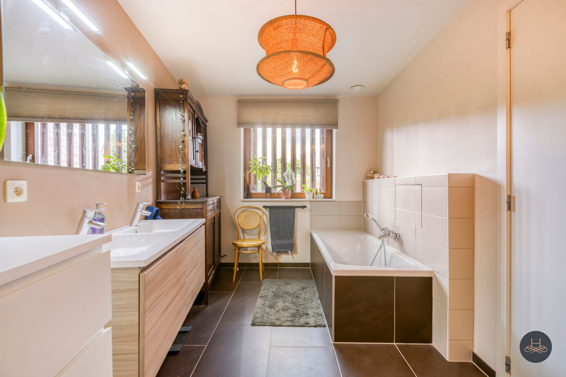 Gezellige en moderne halfopen woning met leuke tuin foto 16