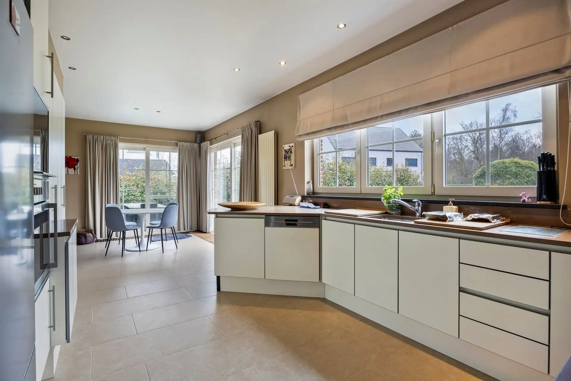 Prachige villa in doodlopende wijk foto 14