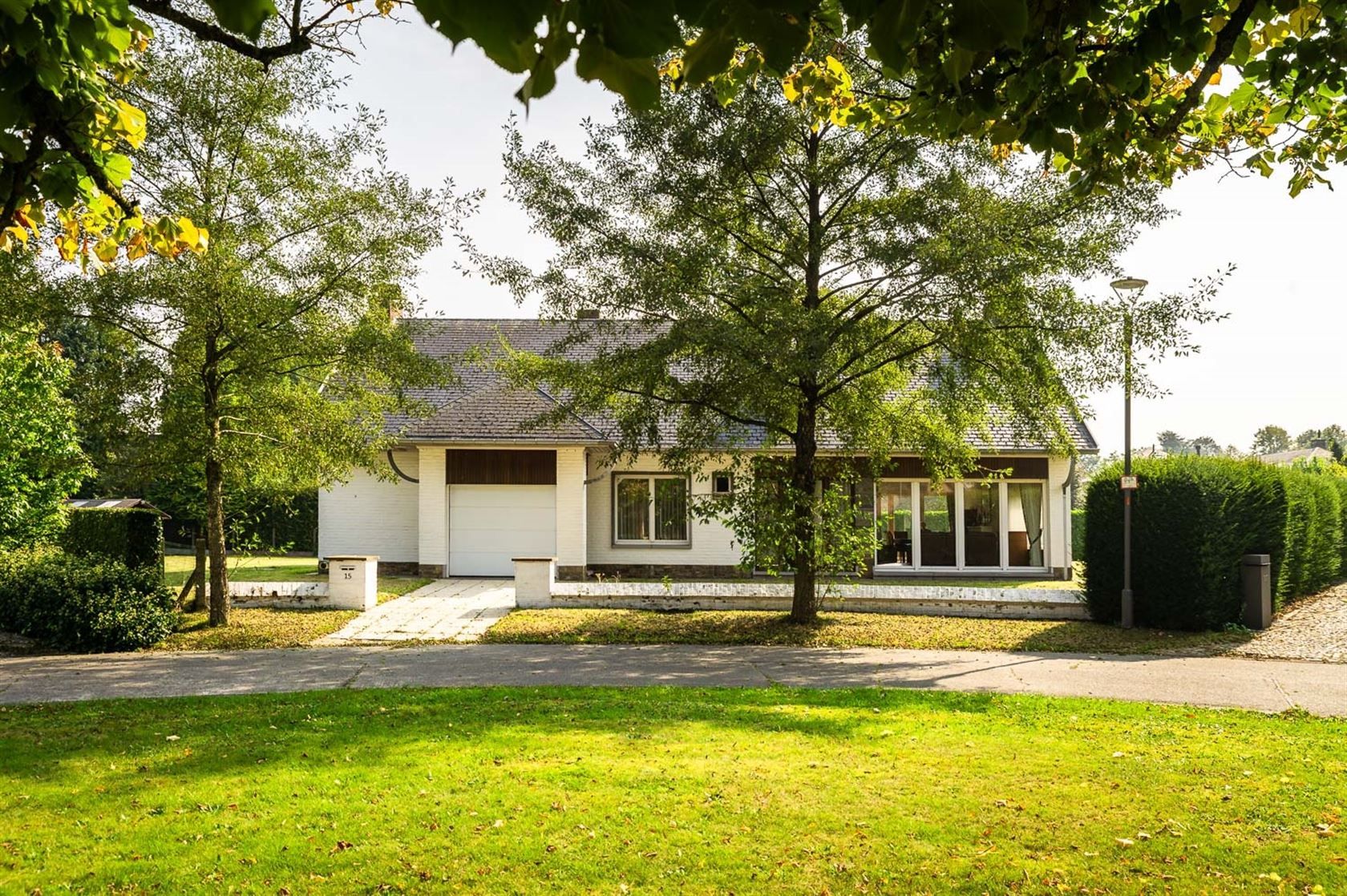 Villa voor renovatie op een ruim perceel foto 3