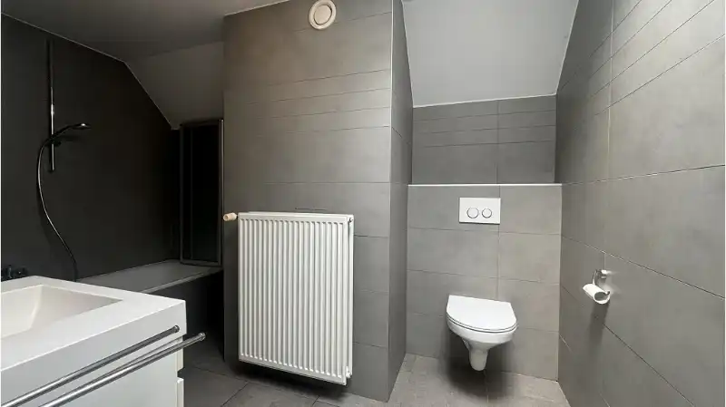 Instapklaar 2-slaapkamerappartement met TERRAS en AUTOSTANDPLAATS te huur in Torhout foto 8